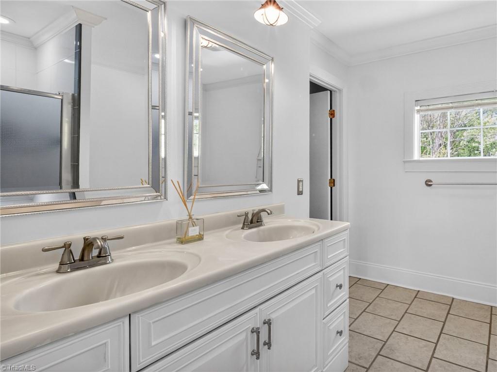 712 West Farriss Avenue High Point, NC 27262 - Photo 27 of 49 Primary Bathroom