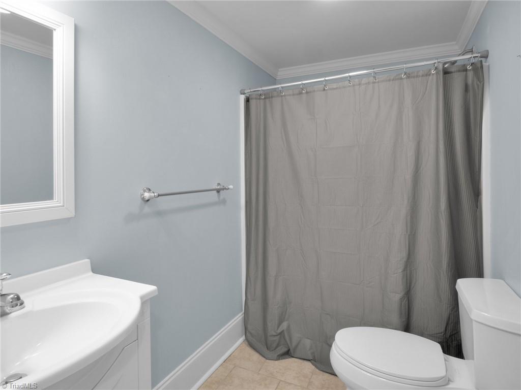 712 West Farriss Avenue High Point, NC 27262 - Photo 38 of 49 Full Bathroom - Basement