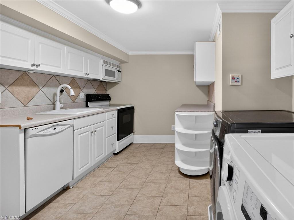 712 West Farriss Avenue High Point, NC 27262 - Photo 39 of 49 Kitchenette - Basement
