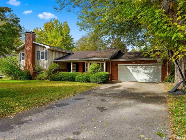 $199,000 | 39 Circle Drive, Pekin, IL 61554