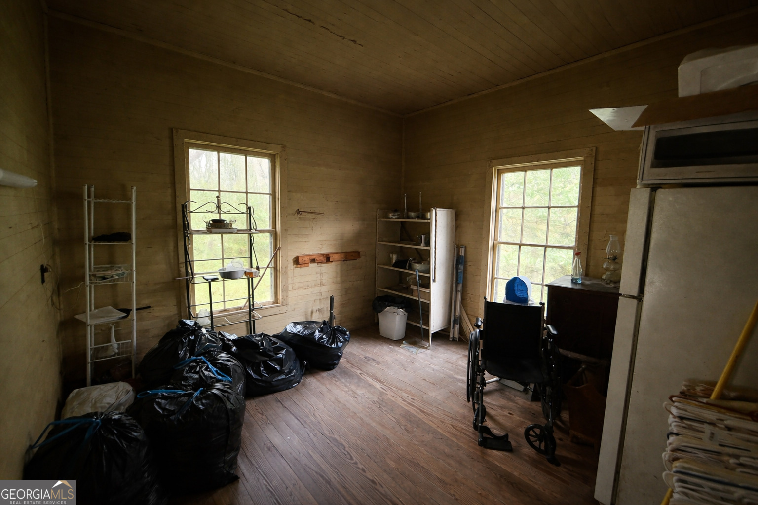 610 East Johnson Street Temple, GA 30179 - Photo 7 of 20 a living room with furniture window and a desk