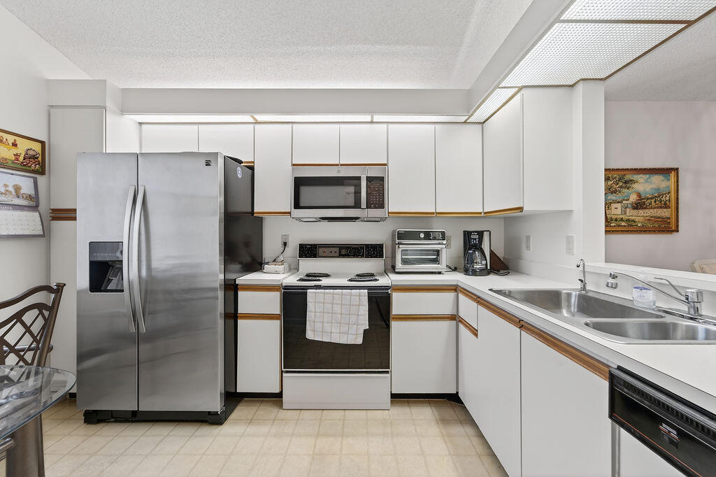 6259 Kings Gate Circle Delray Beach, FL 33484 - Photo 13 of 26 120925_2-58