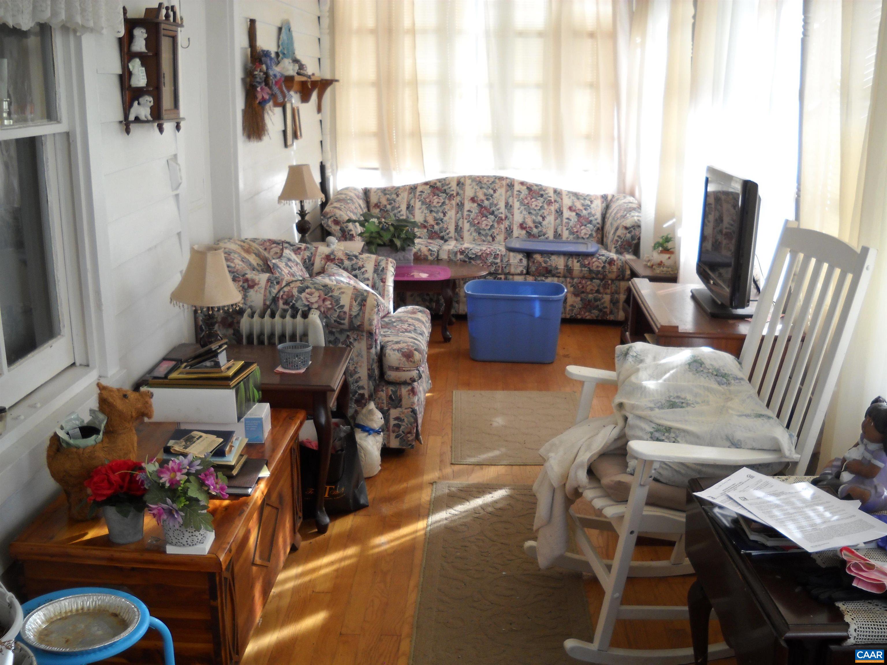 342 Morgans Hill Road Arvonia, VA 23004 - Photo 2 of 5 a living room with furniture a couch and a potted plant