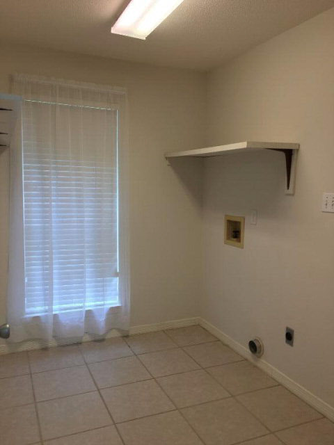 20068 Pecan Trace Fairhope, AL 36532 - Photo 21 of 33 Utility Room
