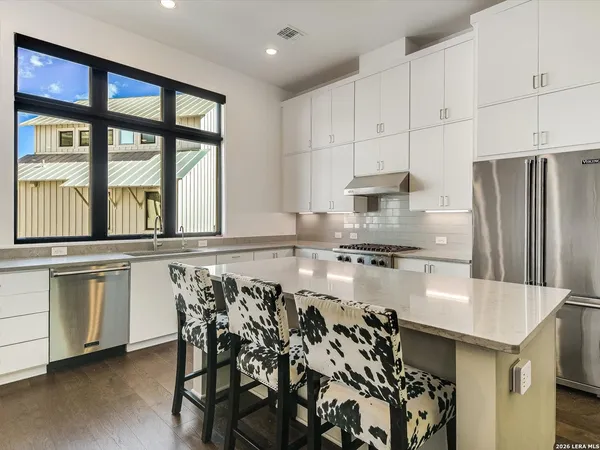 $3,400 | 1226 South Presa Street, Unit 105, San Antonio, TX 78210