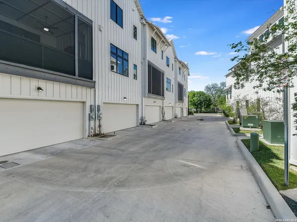 $3,400 | 1226 South Presa Street, Unit 105, San Antonio, TX 78210