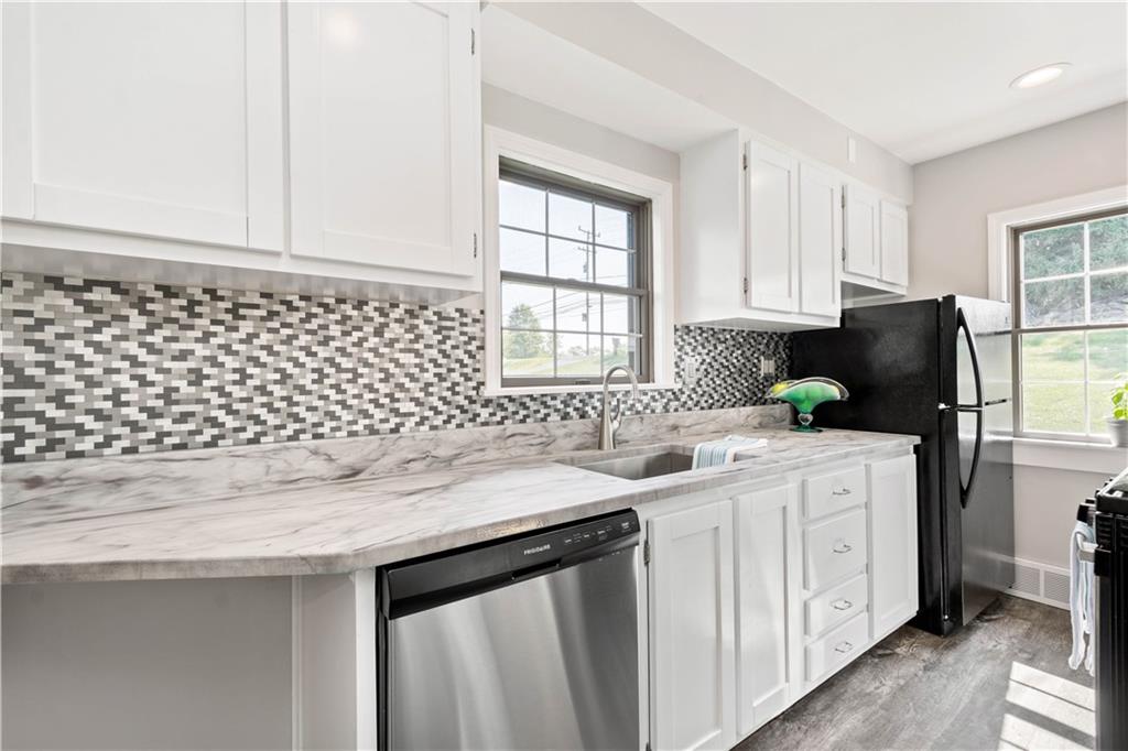 1263 Silver Lane McKees Rocks, PA 15136 - Photo 4 of 20 Gallery Image 4