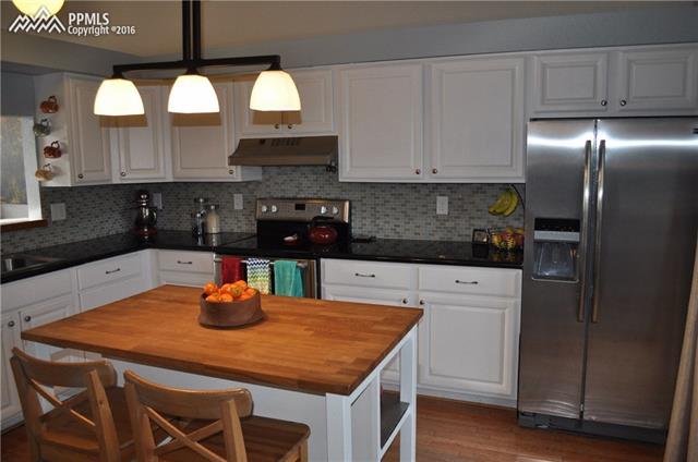 7275 Julynn Road Colorado Springs, CO 80919 - Photo 7 of 33