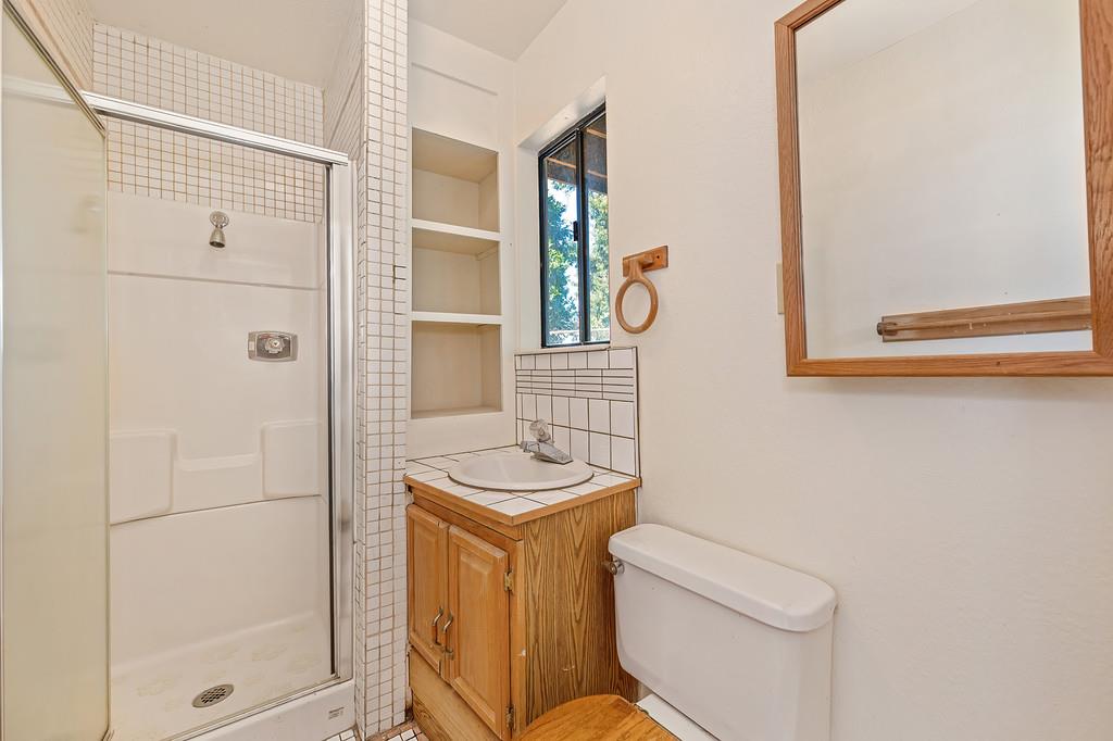 7040 Goferbroke Road Georgetown, CA 95634 - Photo 30 of 50 Even a full bathroom in the garage