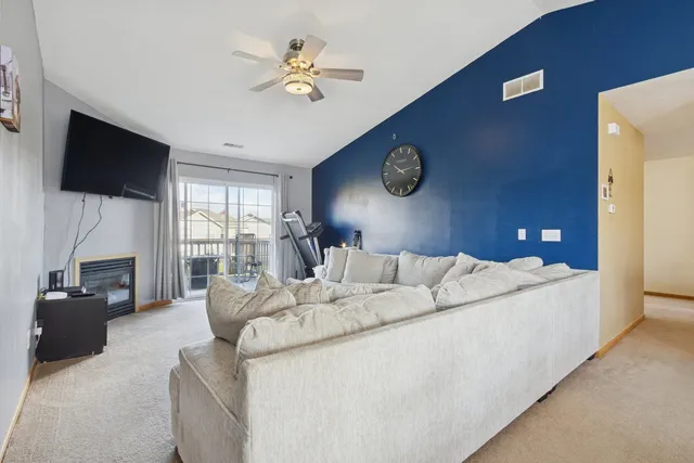 $215,000 | 145 Penny Lane, Unit 1, Sycamore, IL 60178