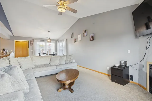 $215,000 | 145 Penny Lane, Unit 1, Sycamore, IL 60178