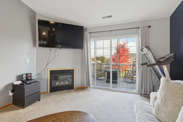 $215,000 | 145 Penny Lane, Unit 1, Sycamore, IL 60178