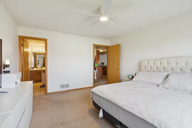 $215,000 | 145 Penny Lane, Unit 1, Sycamore, IL 60178