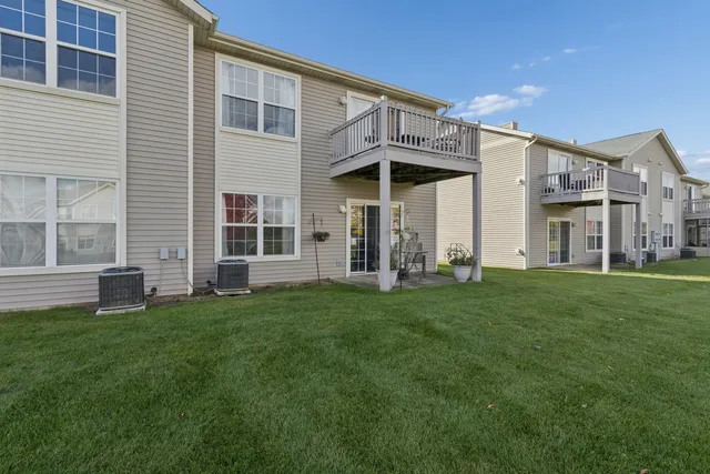 $215,000 | 145 Penny Lane, Unit 1, Sycamore, IL 60178