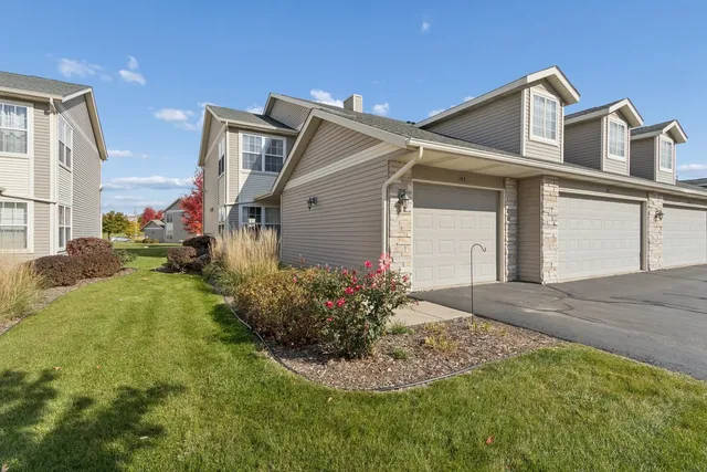 $215,000 | 145 Penny Lane, Unit 1, Sycamore, IL 60178