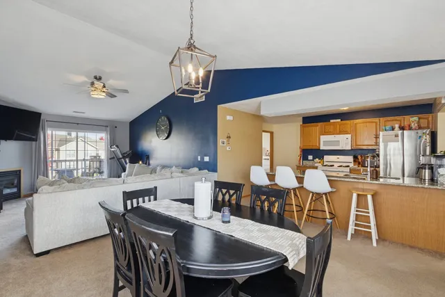 $215,000 | 145 Penny Lane, Unit 1, Sycamore, IL 60178