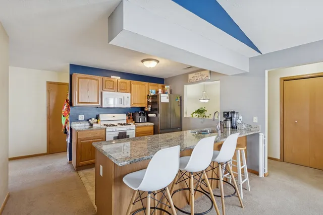 $215,000 | 145 Penny Lane, Unit 1, Sycamore, IL 60178