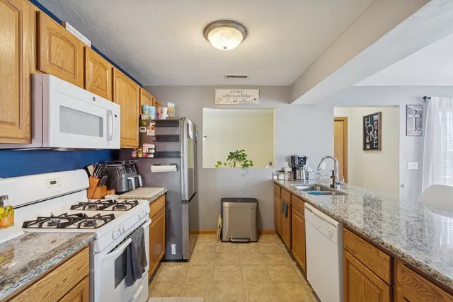 $215,000 | 145 Penny Lane, Unit 1, Sycamore, IL 60178