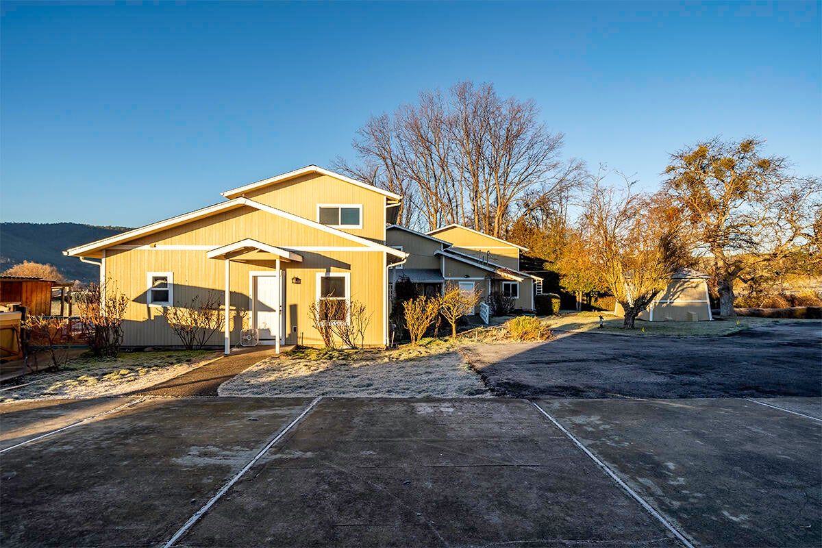 148 East Valley View Road Ashland, OR 97520 - Photo 26 of 43 24