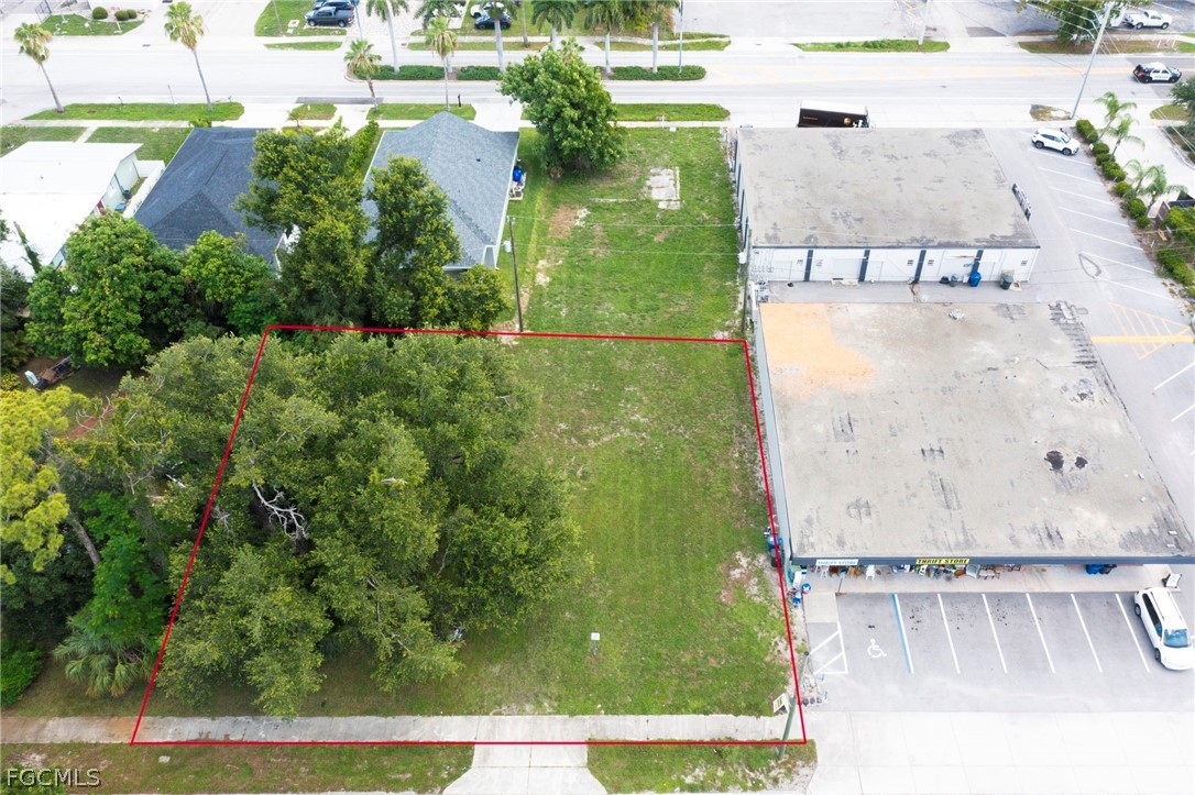 1925 Suwanee Avenue Fort Myers, FL 33901 - Photo 5 of 26 a view of a swimming pool