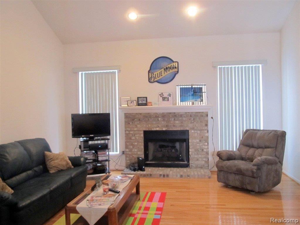 44466 Palmer Road Canton, MI 48188 - Photo 4 of 22 Great Room