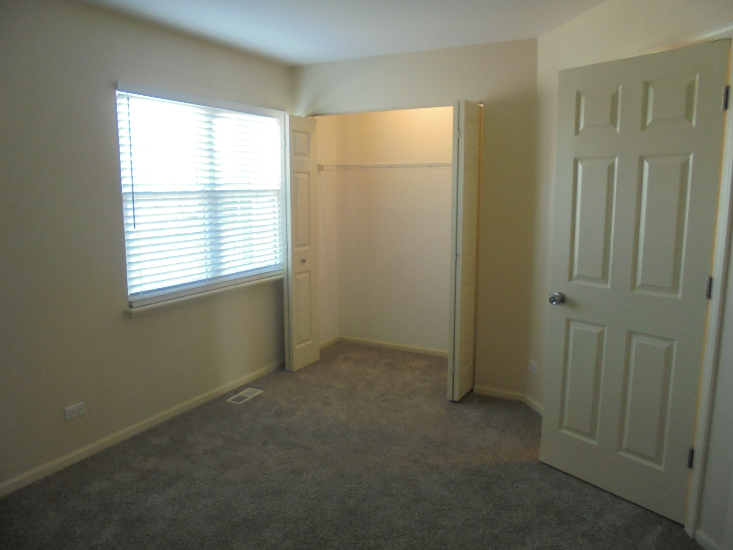 938 Ridgefield Lane Wheeling, IL 60090 - Photo 16 of 27