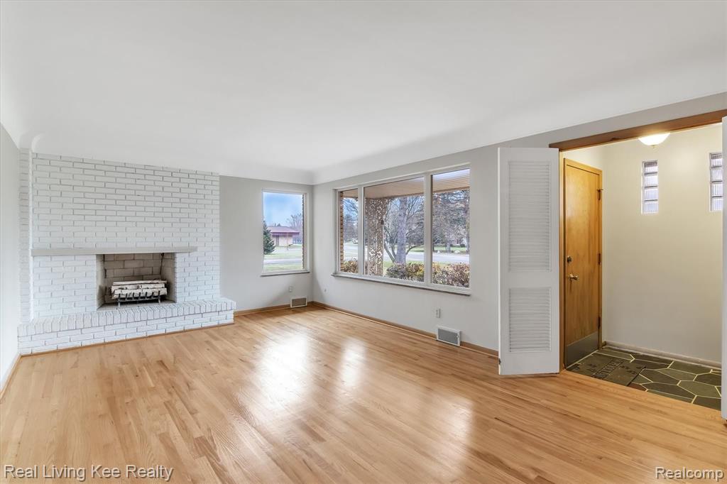 710 Castlebar Drive Rochester Hills, MI 48309 - Photo 7 of 35