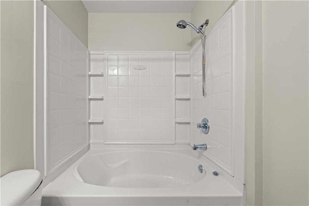 141 Mill Pond Crossing, Unit L3 Carrollton, GA 30116 - Photo 16 of 21 a close view of a bathtub in bathroom