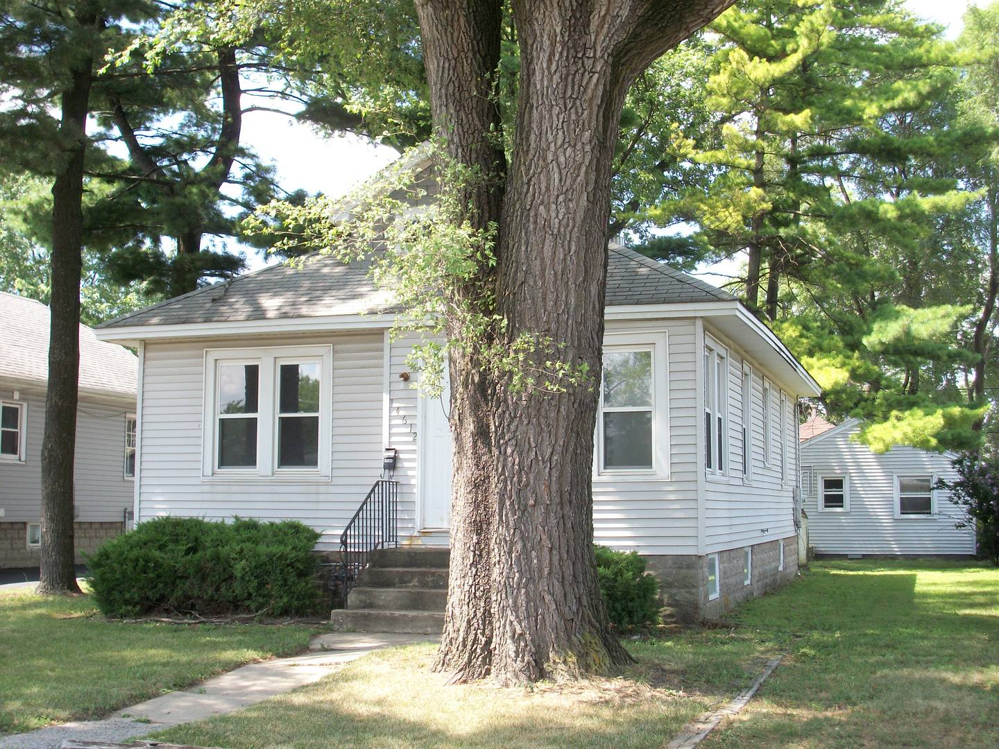 14612 Kolmar Avenue Midlothian, IL 60445 - Photo 2 of 23