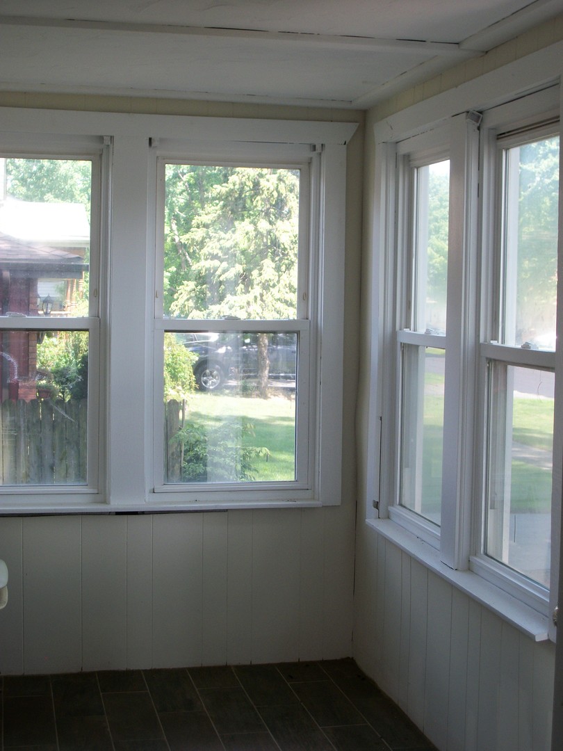 14612 Kolmar Avenue Midlothian, IL 60445 - Photo 3 of 23