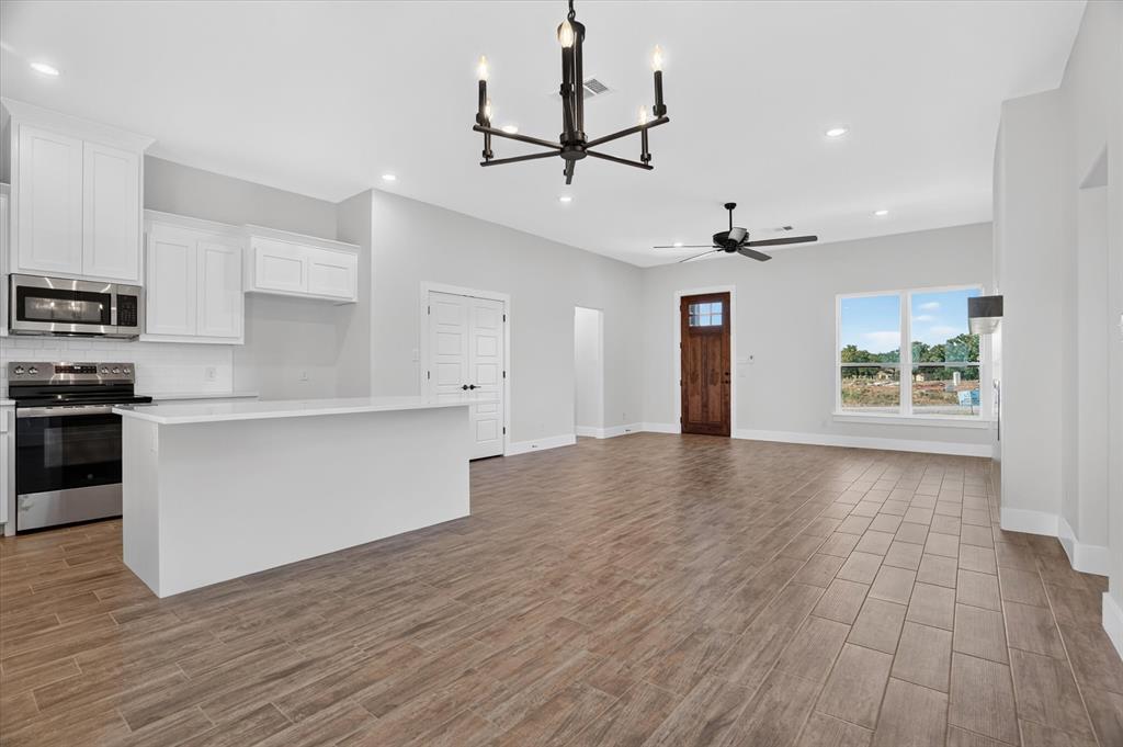1097 Colt Road Springtown, TX 76082 - Photo 11 of 38 Gallery Image 11