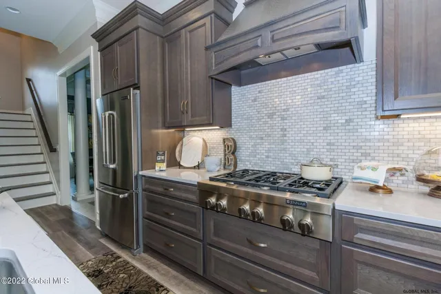 $809,900 | 2 Wisteria Court, Saratoga Springs, NY 12866