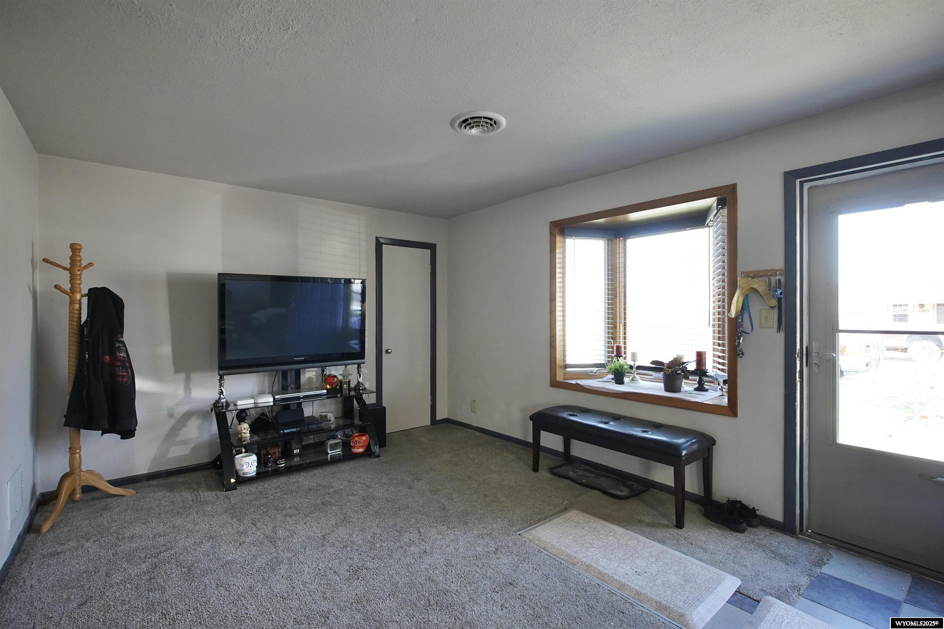 306 Siskin Street Casper, WY 82609 - Photo 9 of 21