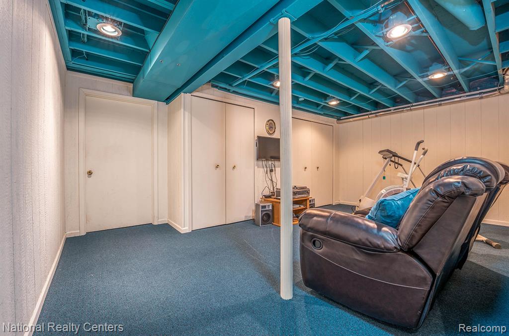 37164 Chesapeake Road Farmington Hills, MI 48335 - Photo 24 of 40