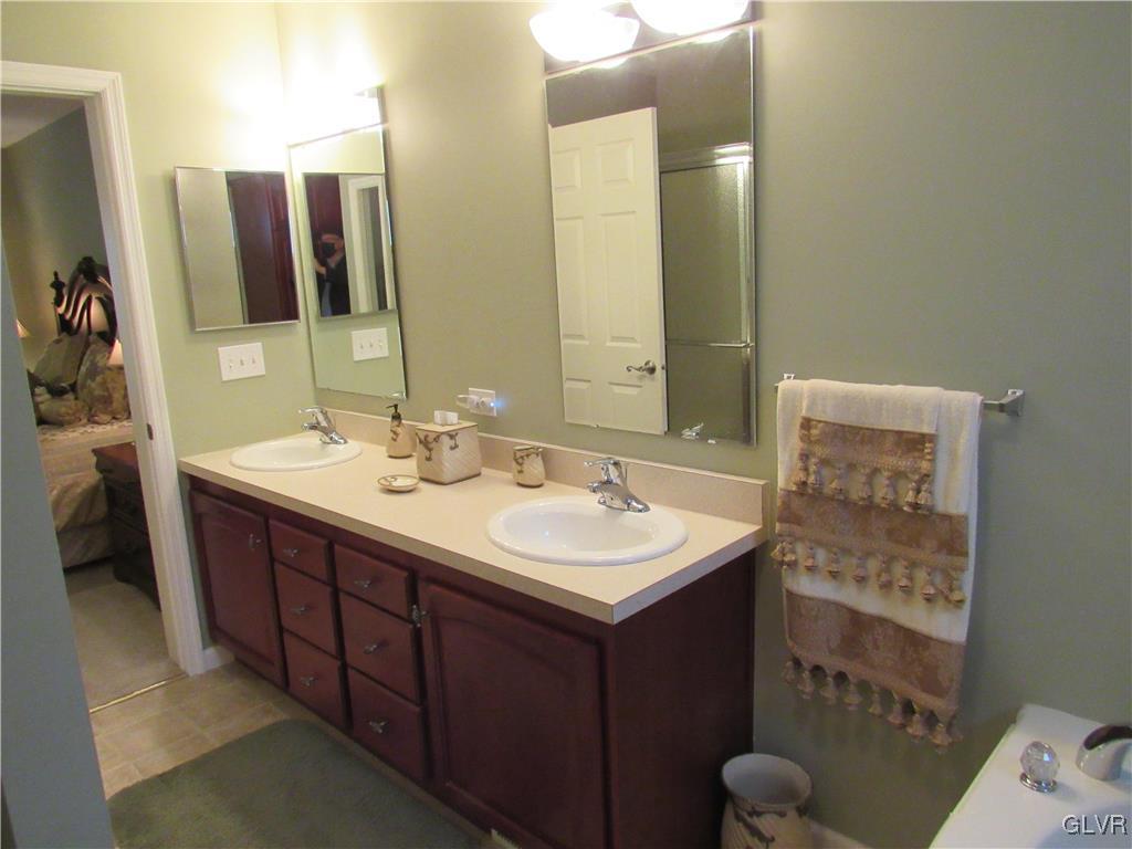 35 Abbey Road Easton, PA 18040 - Photo 12 of 15 Gallery Image 12