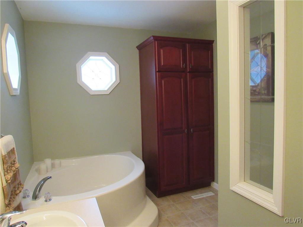 35 Abbey Road Easton, PA 18040 - Photo 13 of 15 Gallery Image 13