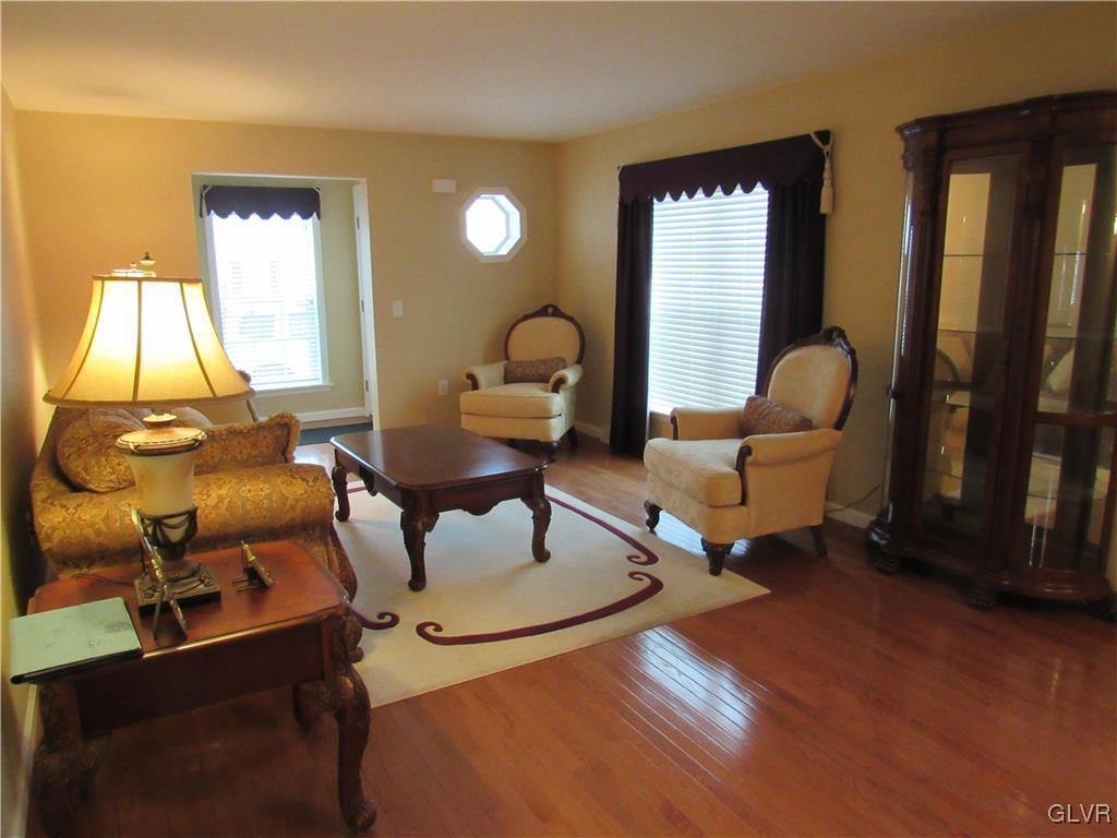 35 Abbey Road Easton, PA 18040 - Photo 3 of 15 Gallery Image 3