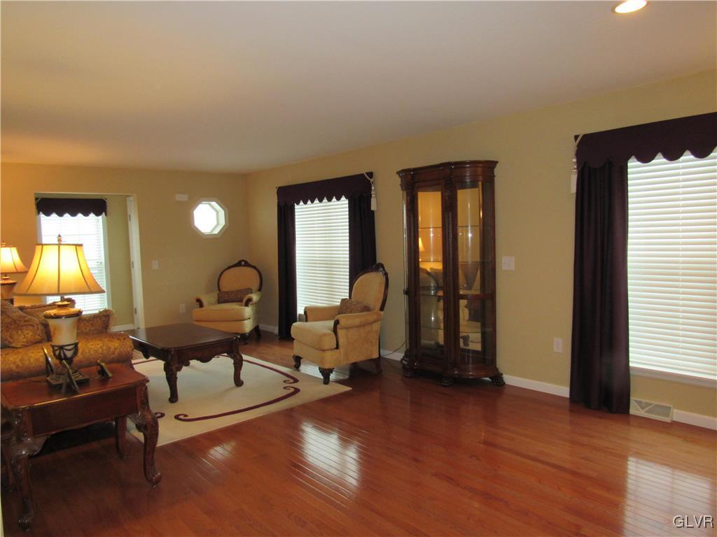 35 Abbey Road Easton, PA 18040 - Photo 4 of 15 Gallery Image 4
