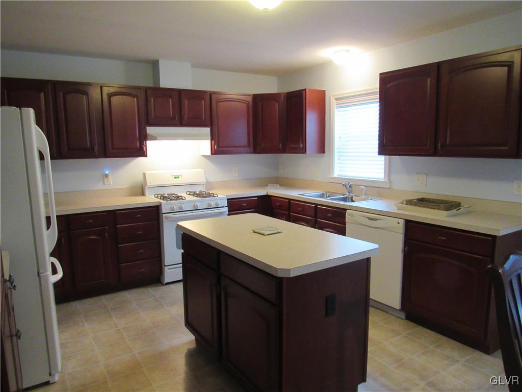 35 Abbey Road Easton, PA 18040 - Photo 5 of 15 Gallery Image 5