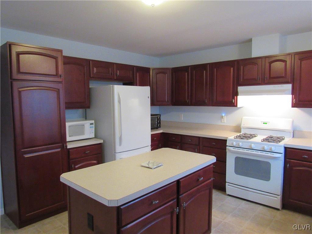 35 Abbey Road Easton, PA 18040 - Photo 6 of 15 Gallery Image 6