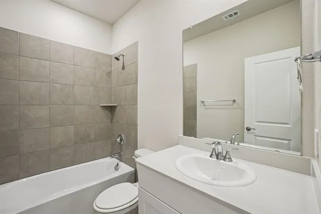 $302,648 | 832 Sunflower Road, Lavon, TX 75166