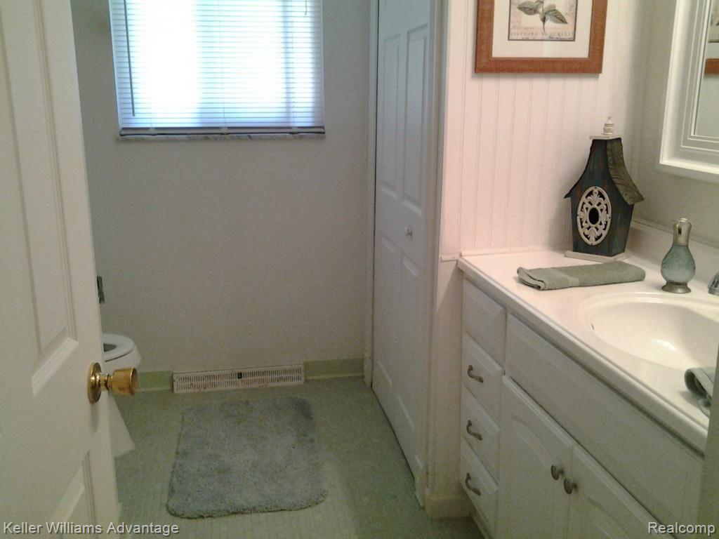 3770 Balmony Road Commerce Township, MI 48382 - Photo 29 of 46 Bath 2.jpg