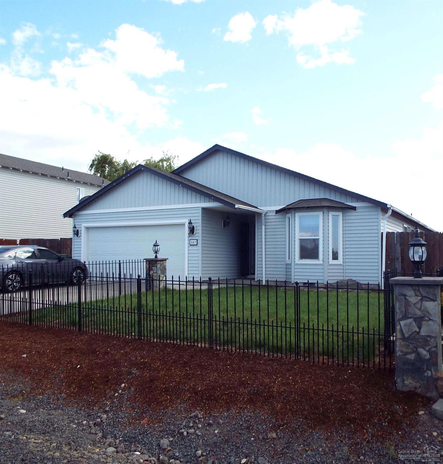 387 Center Ridge Drive Culver, OR 97734 - Photo 1 of 24 RV Parking, Vinyl Siding, Double attache