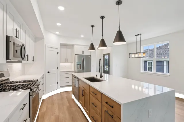 $599,900 | 2119 Bluestem Drive, Unit 201, Waukesha, WI 53188