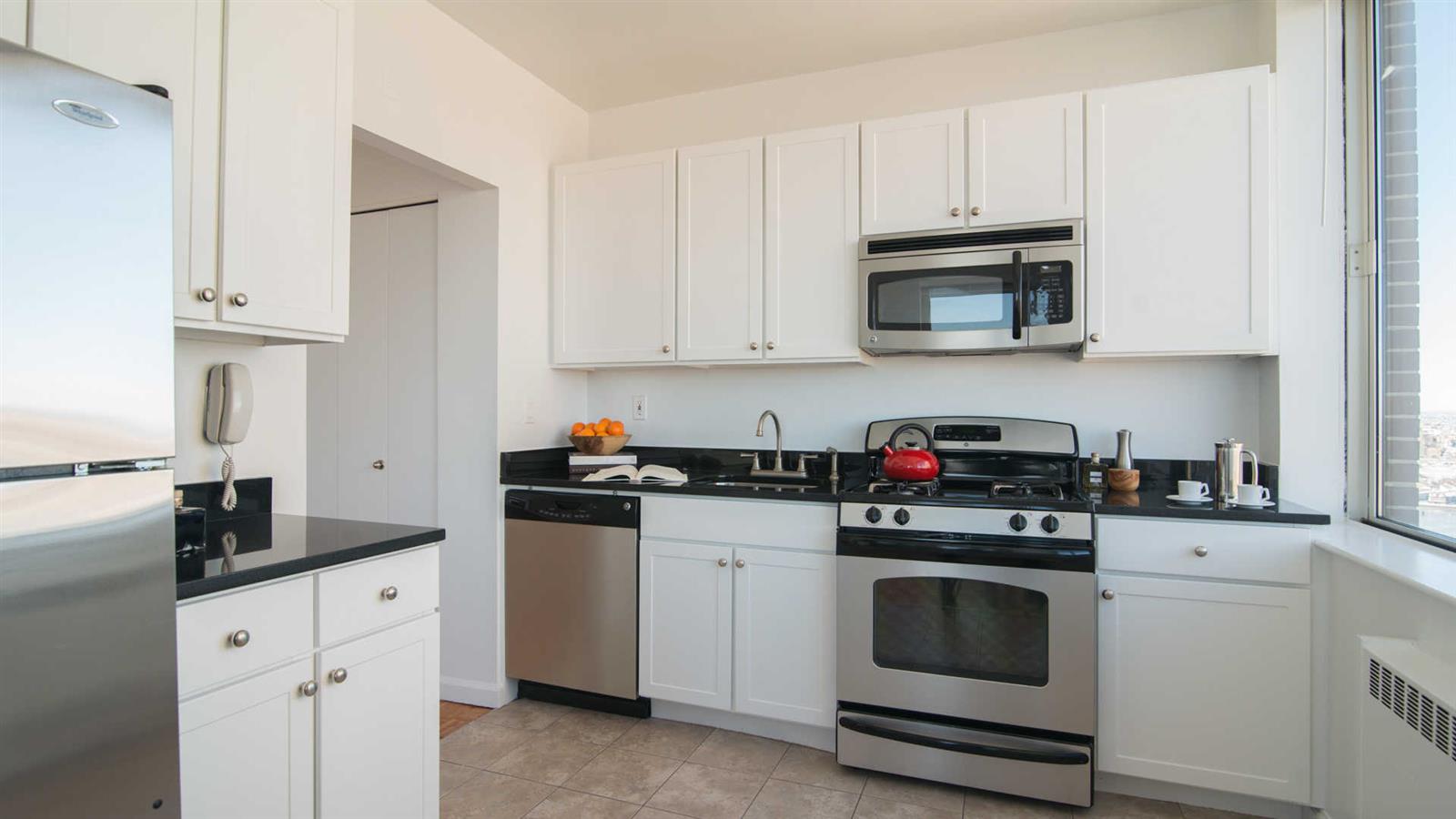 180 Riverside Boulevard, Unit 405 Manhattan, NY 10069 - Photo 2 of 5