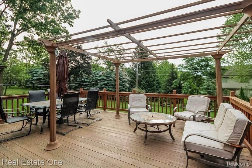 36245 West Lyman Road Farmington Hills, MI 48331 - Photo 34 of 38