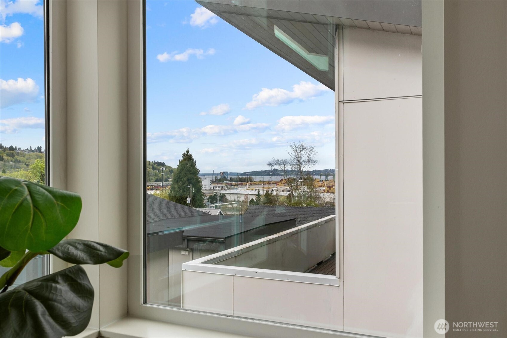 3812 22nd Avenue Southwest Seattle, WA 98106 - Photo 5 of 37