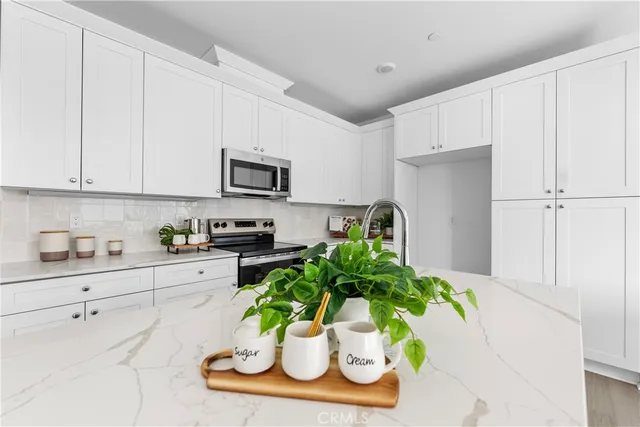 $589,990 | 9423 1/2 North Sepulveda Boulevard, Unit 3, North Hills, CA 91343