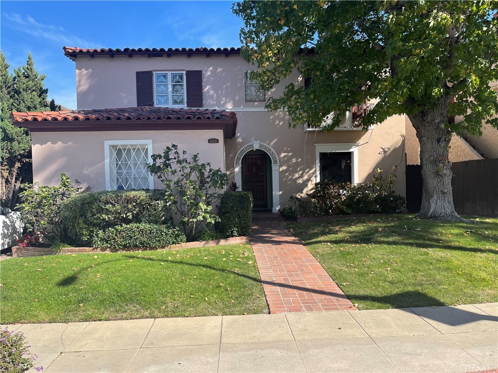 320 Park Avenue Long Beach, CA 90814 - Photo 1 of 8 a front view of house with yard