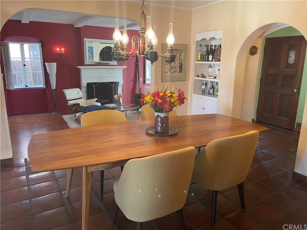 320 Park Avenue Long Beach, CA 90814 - Photo 3 of 8 a view of a dining room with furniture